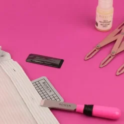 Bohin Knoopsgatopener 13mm - Roze