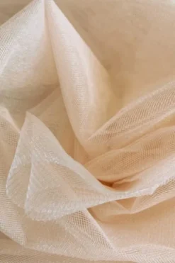 Brandvertragende Tule - 300cm - Soft Peach Shimmer