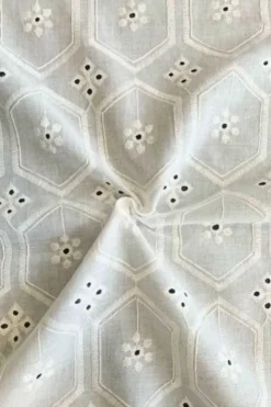 Broderie Katoen - Flowers in Diamond - Off White