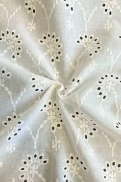 Broderie Katoen - Granny's Flowers - Off White