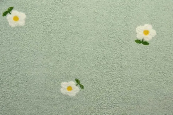 Teddy Badstof - White Flowers on Old Green