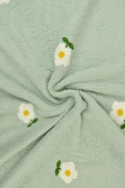 Teddy Badstof - White Flowers on Old Green