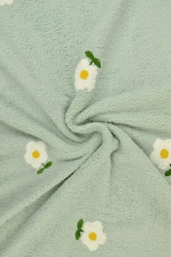 Teddy Badstof - White Flowers on Old Green